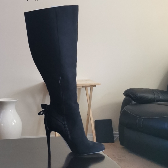 Boots - Picture 3 of 3